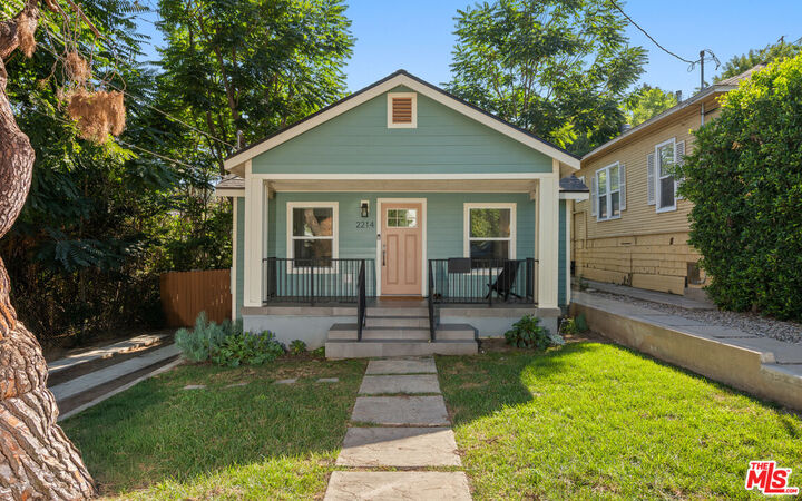 Property Photo:  2214 Oak Glen Pl  CA 90039