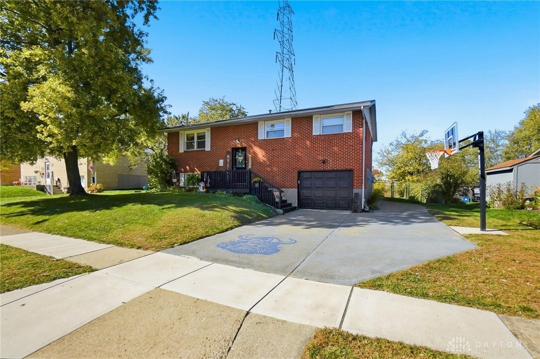 Property Photo:  807 Dunaway Street  OH 45342 