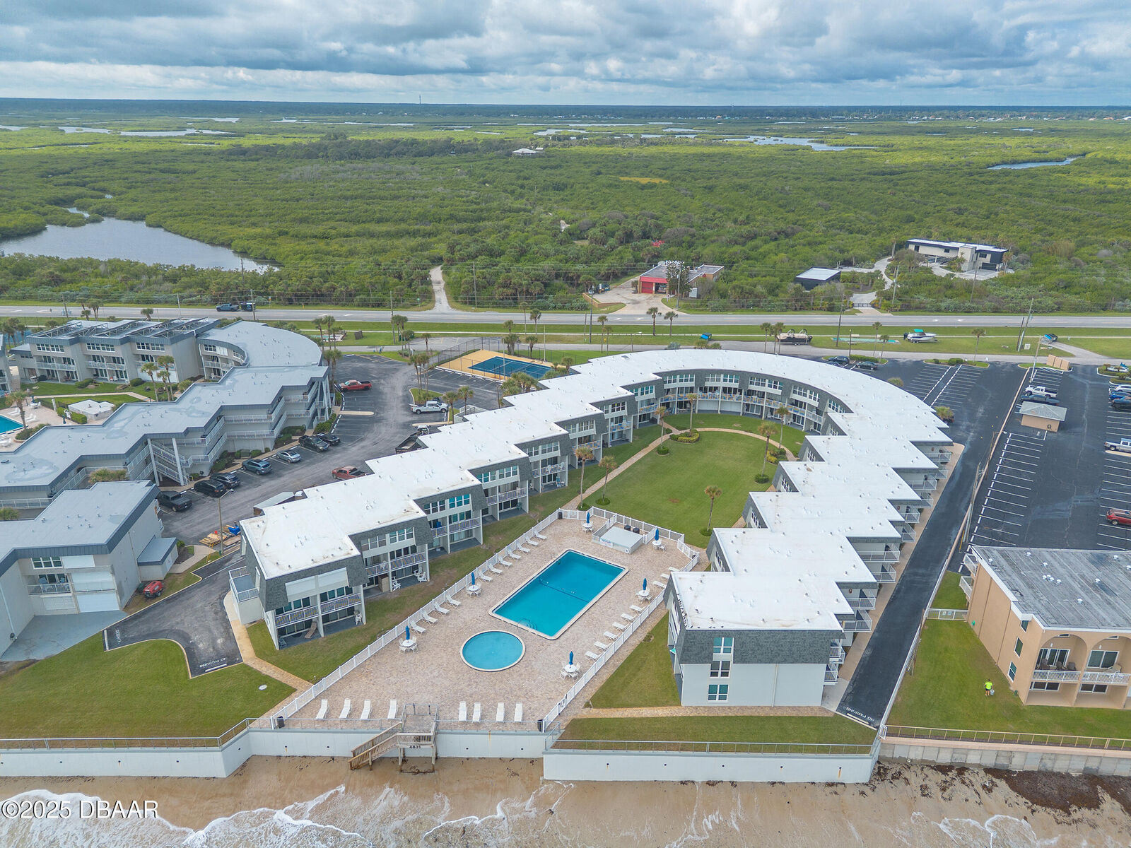 Property Photo:  4831 Saxon Drive Unit 106  FL 32169