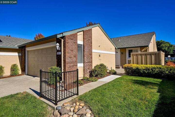 Property Photo: 628 Savoy Ct CA 94598