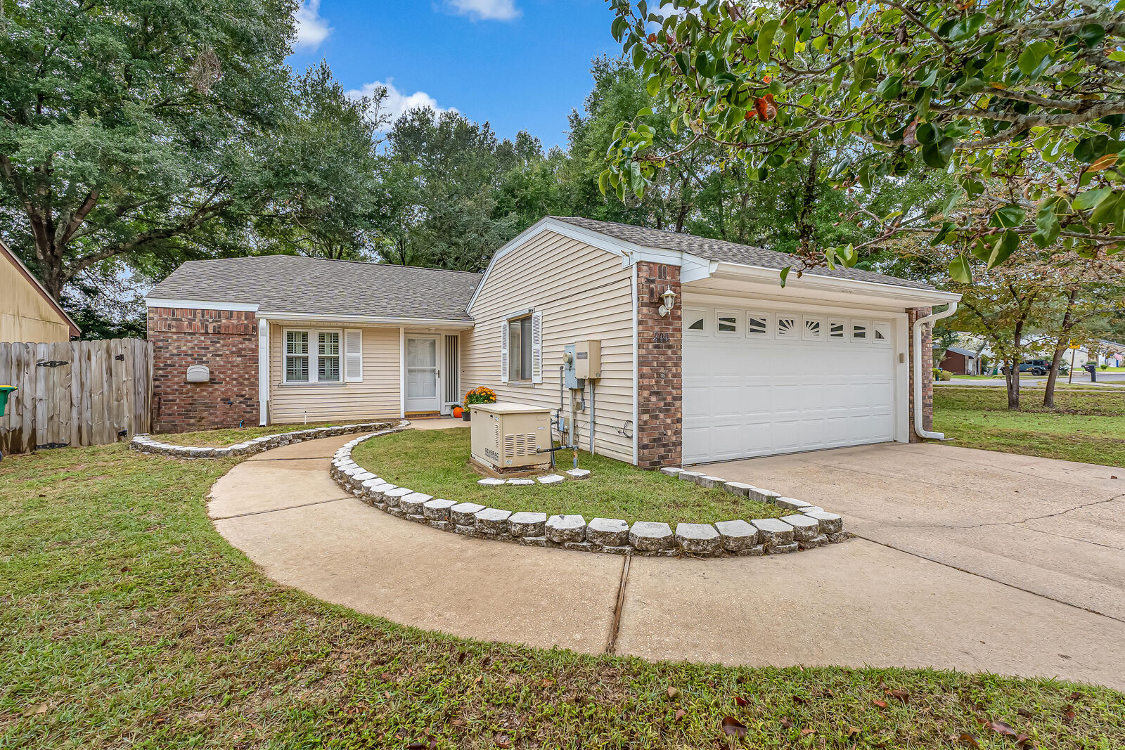 Property Photo:  200 Long Leaf Court  FL 32578