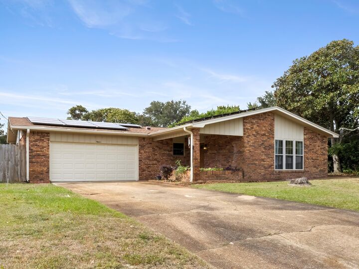 Property Photo:  15 W Casa Loma Drive  FL 32569 