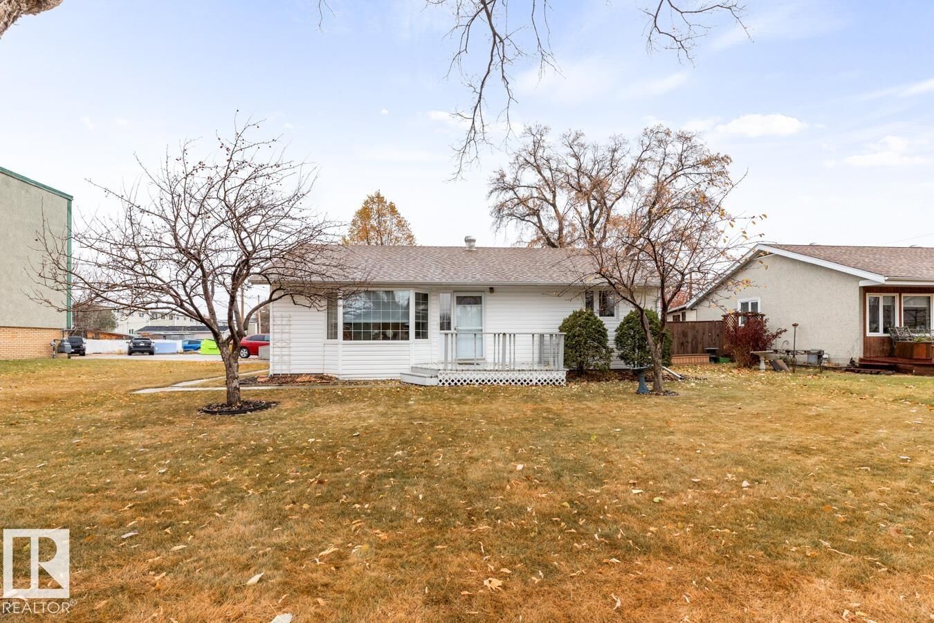 Property Photo:  1 Ross Drive  AB T8L 2M8 