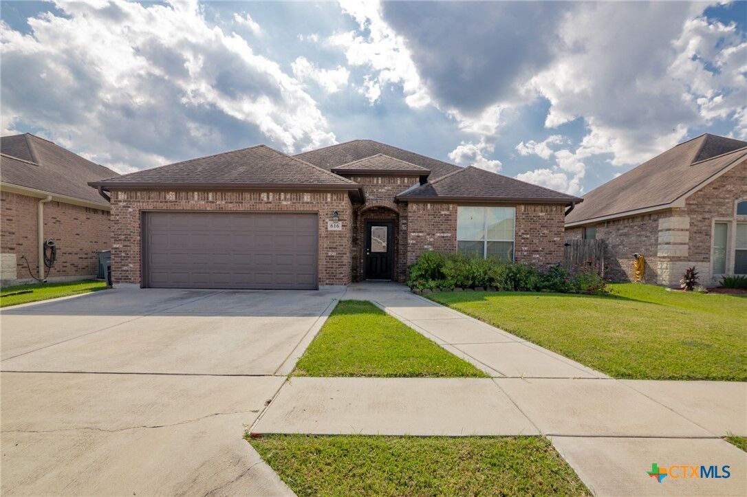 Property Photo:  616 Mason Circle  TX 77904 