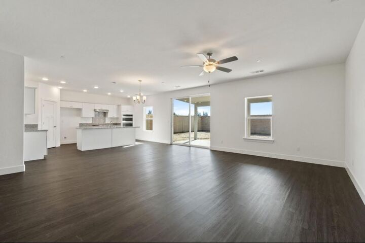 Property Photo:  1207 Via Valencia  CA 93637 