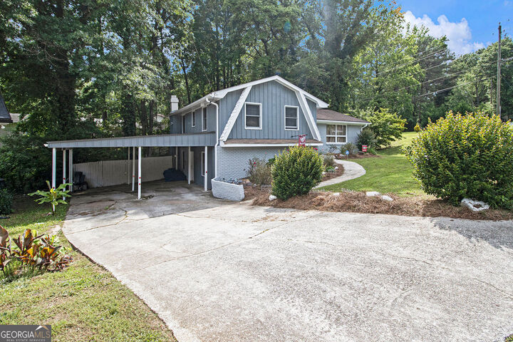 Property Photo:  2950 Springfield Court SW  GA 30349
