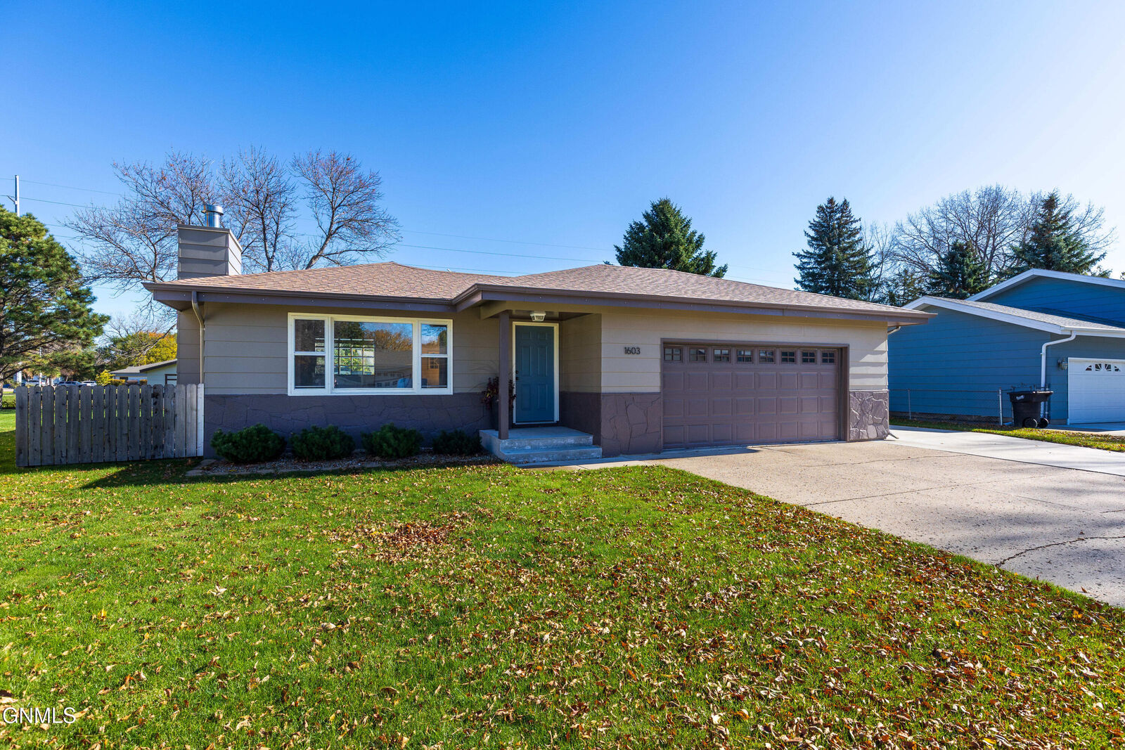 Property Photo:  1603 Richmond Drive  ND 58504