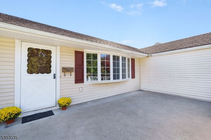 Property Photo:  4 Lynwood Pl  NJ 07940