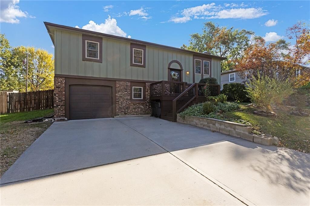 Property Photo: 612 S Montclaire Drive KS 66061
