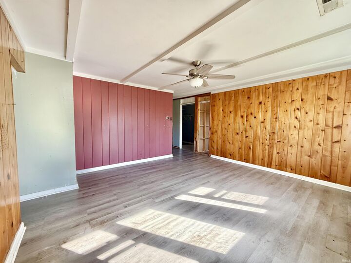 Property Photo: 725 W Berkeley Avenue IN 47710