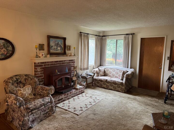 Property Photo:  2921 W Cornell Avenue  CA 93277