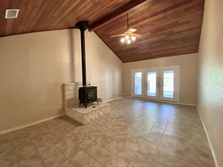 Property Photo:  802 Lois St  TX 78028 
