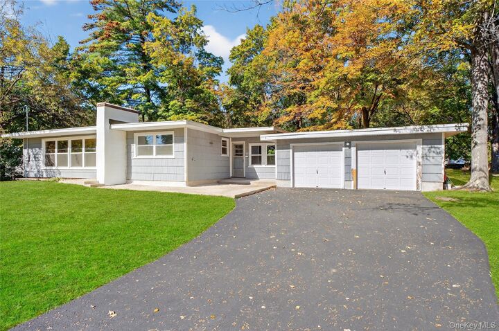 Property Photo:  86 Gardnertown Road  NY 12550 