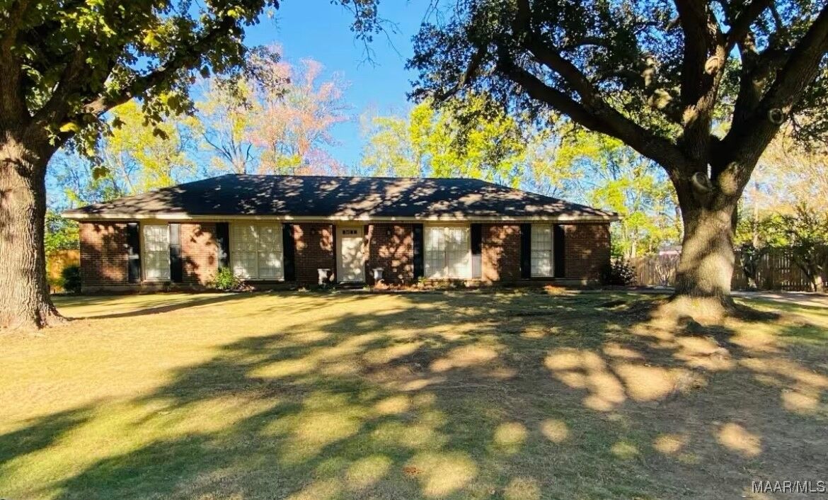 Property Photo:  3255 Lancaster Lane  AL 36106 