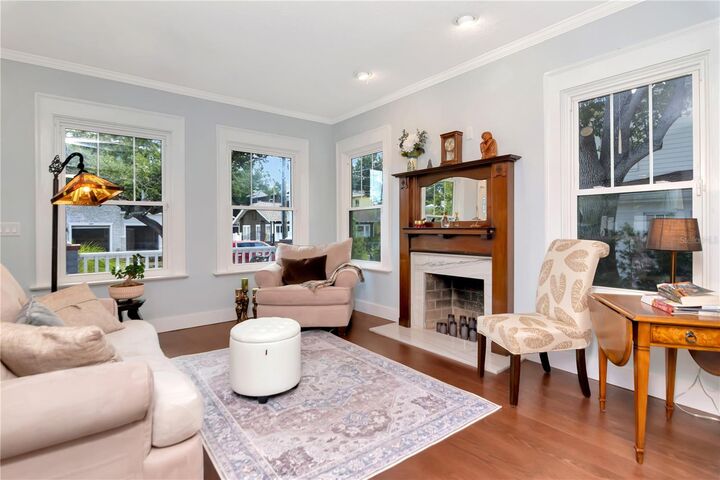 Property Photo:  2513 W Palm Drive  FL 33629