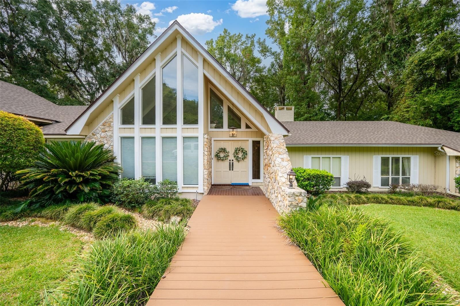 Property Photo: 2425 NW 26th Place FL 32605