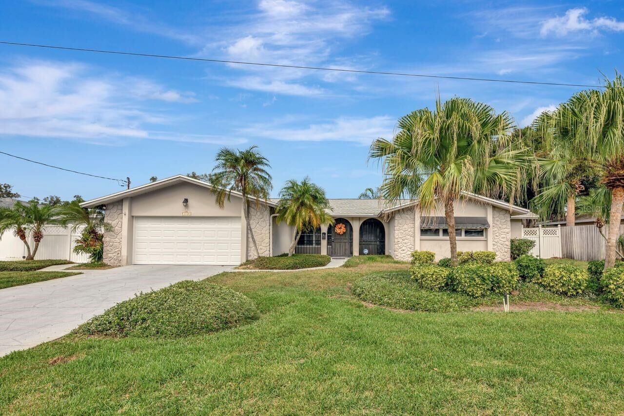 Property Photo: 1113 45th Avenue NE FL 33703