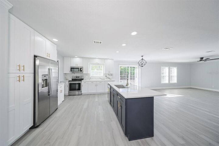 Property Photo:  2011 E 60 Highway  FL 33567