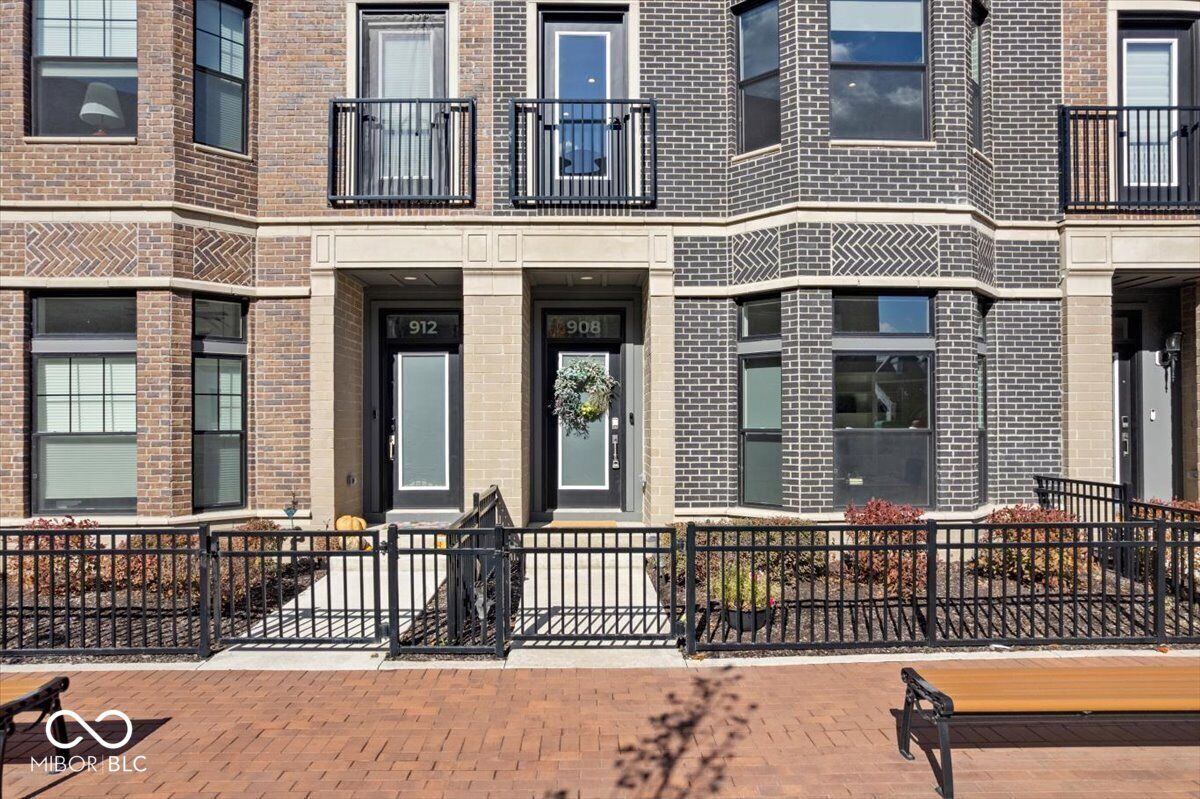 Property Photo:  908 Veterans Way  IN 46032