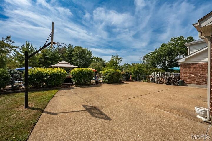 Property Photo:  2512 Janel Court  MO 63129