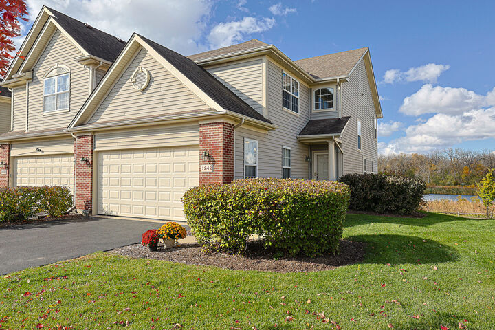 1242 Prairie View Parkway  Cary IL 60013 photo