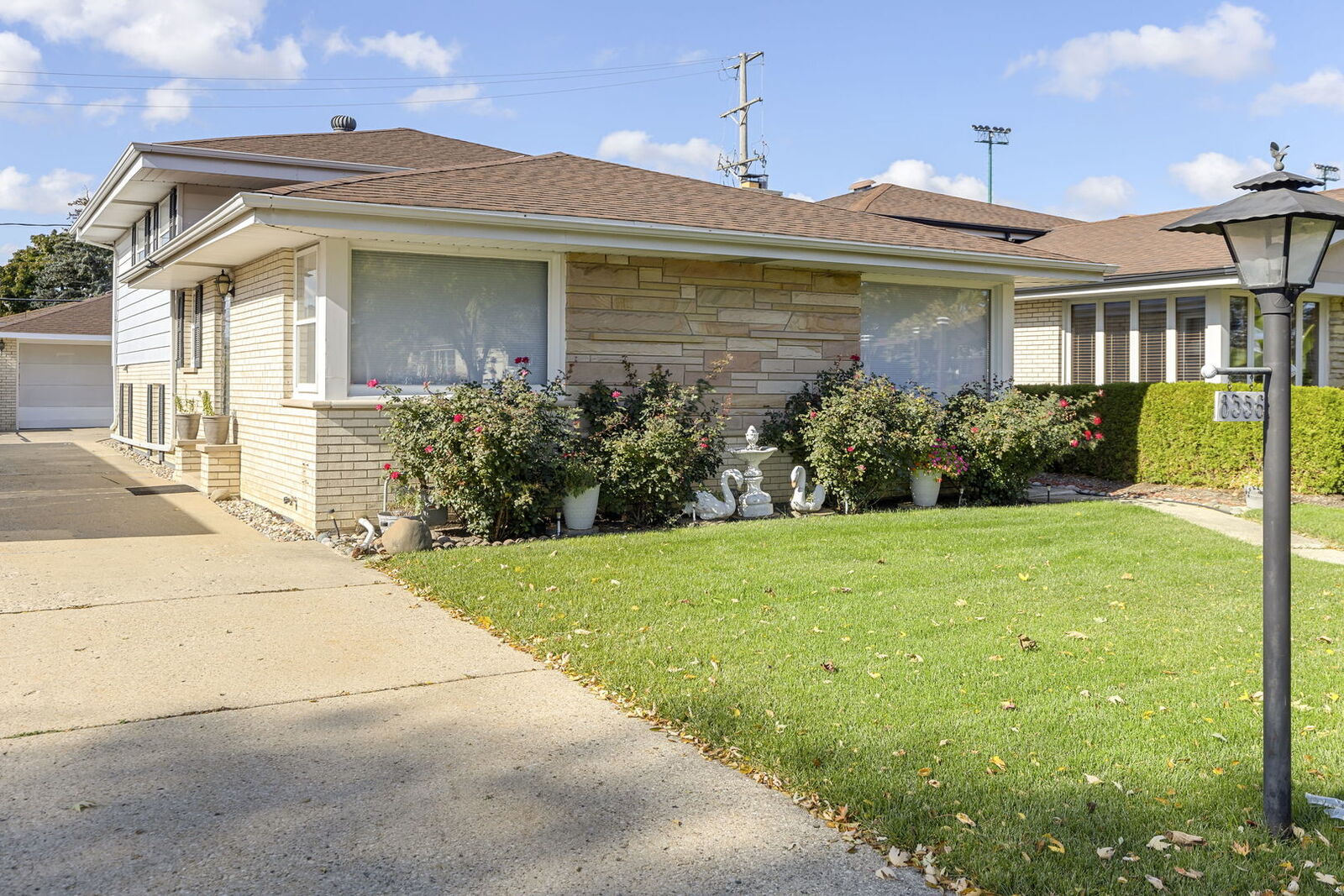 Property Photo:  8556 N Oriole Avenue  IL 60714 