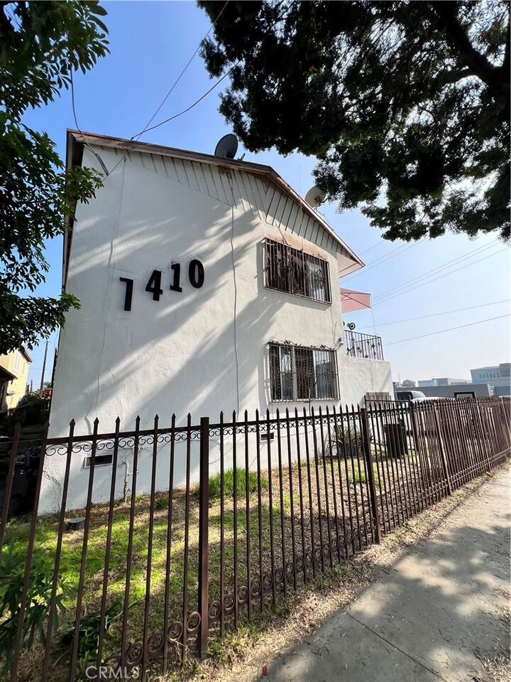 Property Photo: 7410 Marbrisa CA 90255