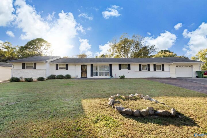 307 Harolds Drive NW  Huntsville AL 35806 photo