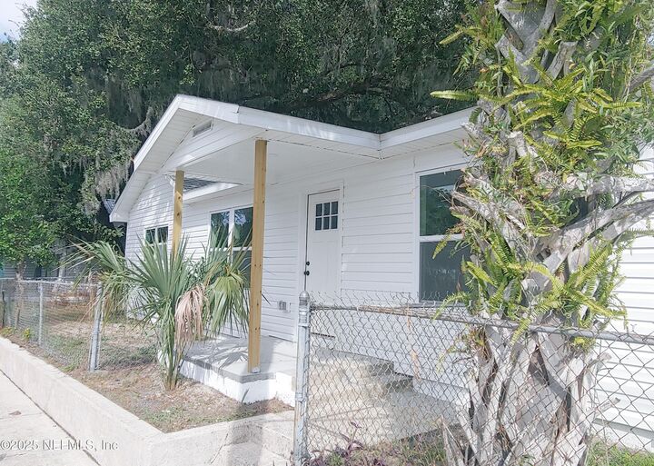 Property Photo:  921 Husson Avenue  FL 32177 