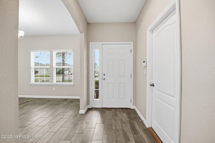 Property Photo: 1118 Silver King Road FL 32211