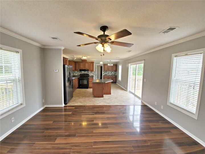 Property Photo:  631 E Bayou Road  LA 70037