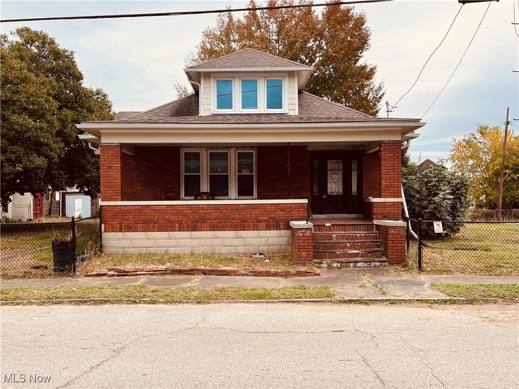 Property Photo:  1702 Spring Street  WV 26101 