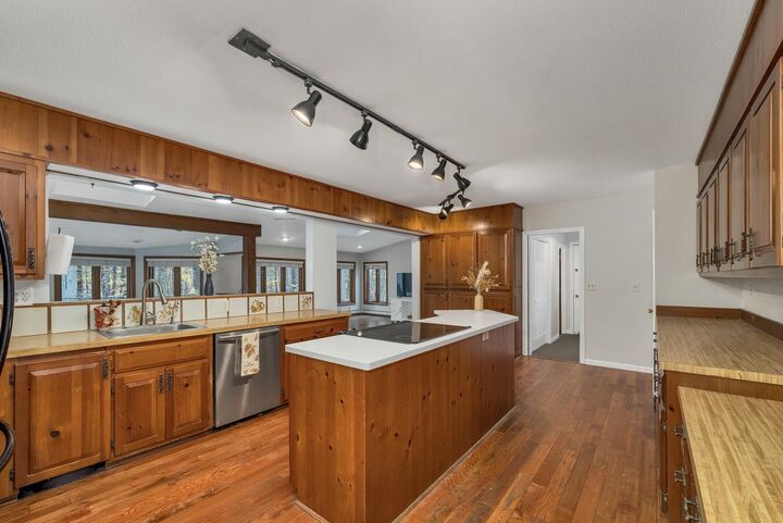 Property Photo: 10 Winterberry Drive NH 03031