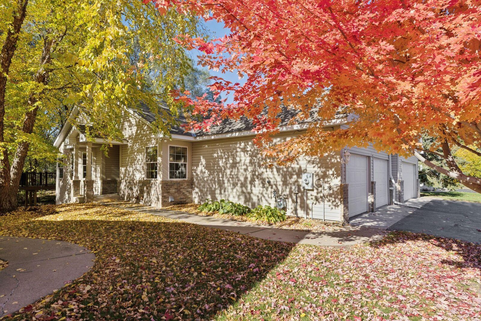 Property Photo:  2137 Albemarle Court N  MN 55113 