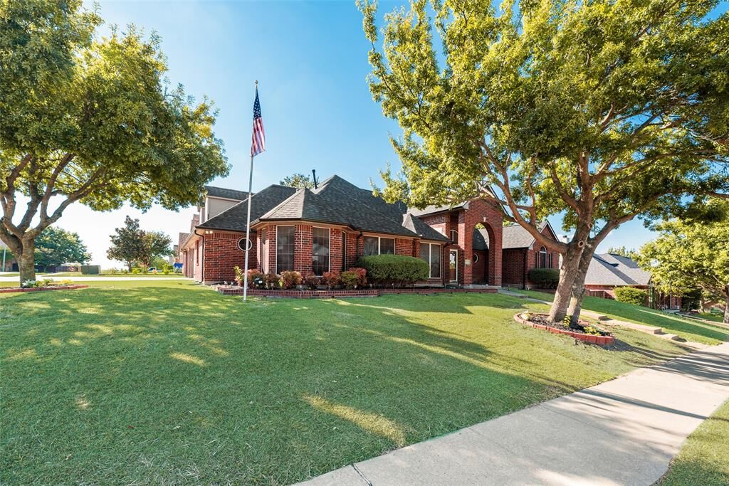 Property Photo:  122 Paige Lane  TX 75126 