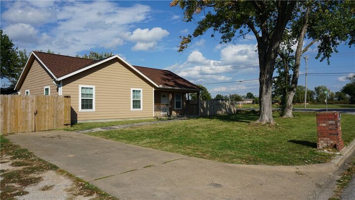 Property Photo: 1801 W Wood Street AR 72756