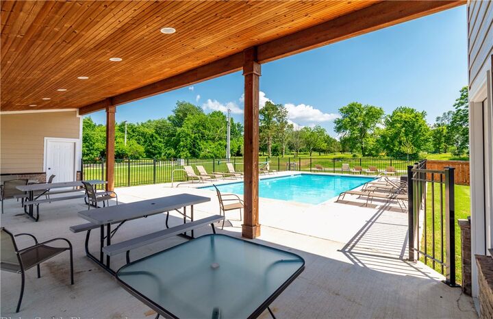 Property Photo: 2790 S Apricot Road AR 72701