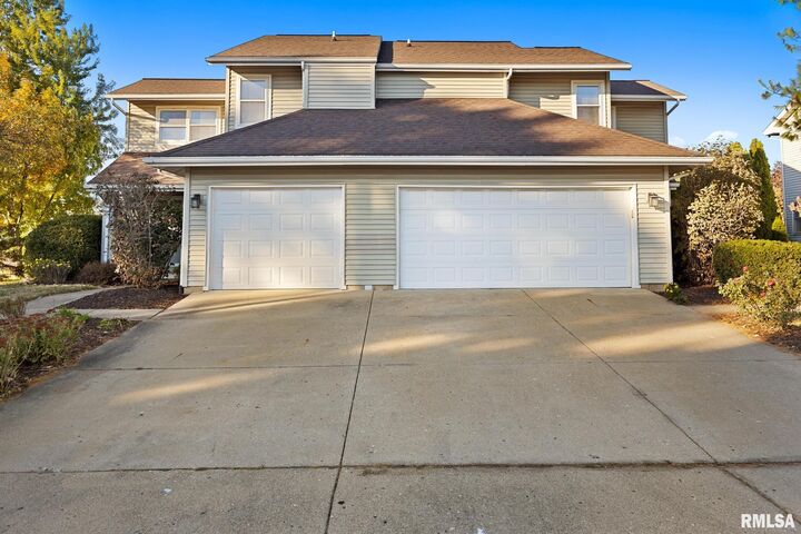 1101 Eisenhower Drive Unit A  Pekin IL 61554 photo