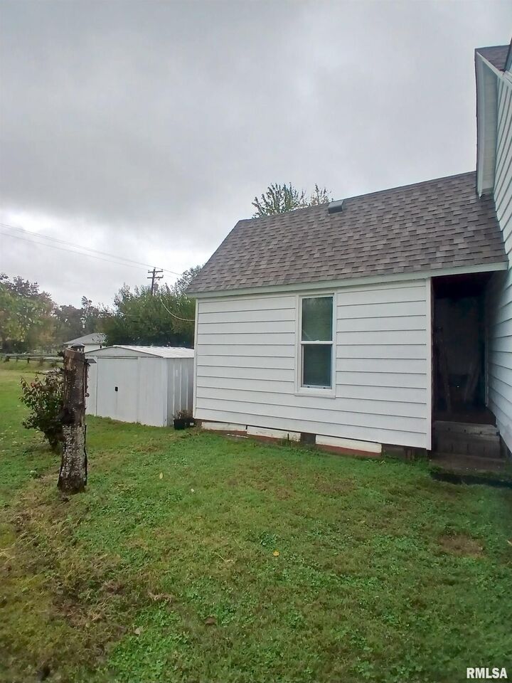 Property Photo:  1101 S 16th Street  IL 62948 