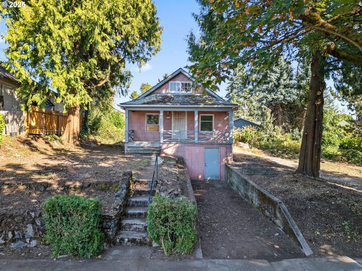 Property Photo: 3120 SE 53rd Ave 7 OR 97206