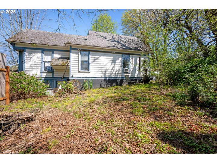 Property Photo:  6636 N Richmond Ave  OR 97203 