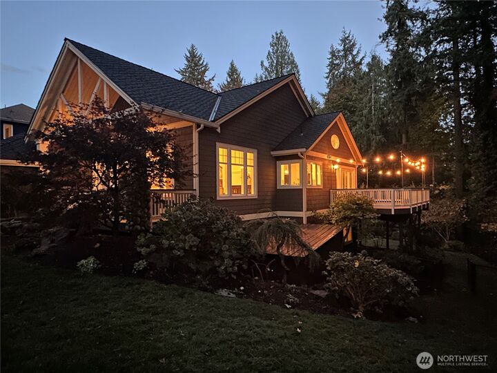Property Photo:  9948  184th Avenue NE  WA 98052
