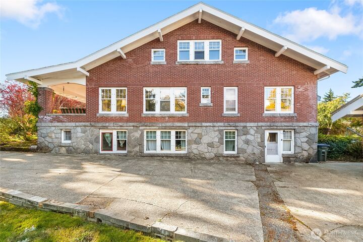 Property Photo:  3905  Idaho Street  WA 98229