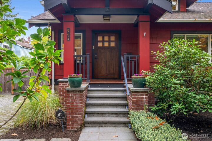 Property Photo:  942  25th Avenue  WA 98122