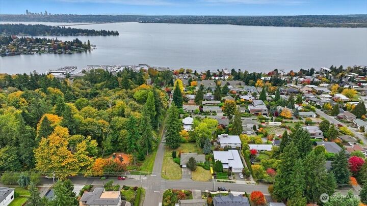 Property Photo:  5501  106th Avenue NE  WA 98033