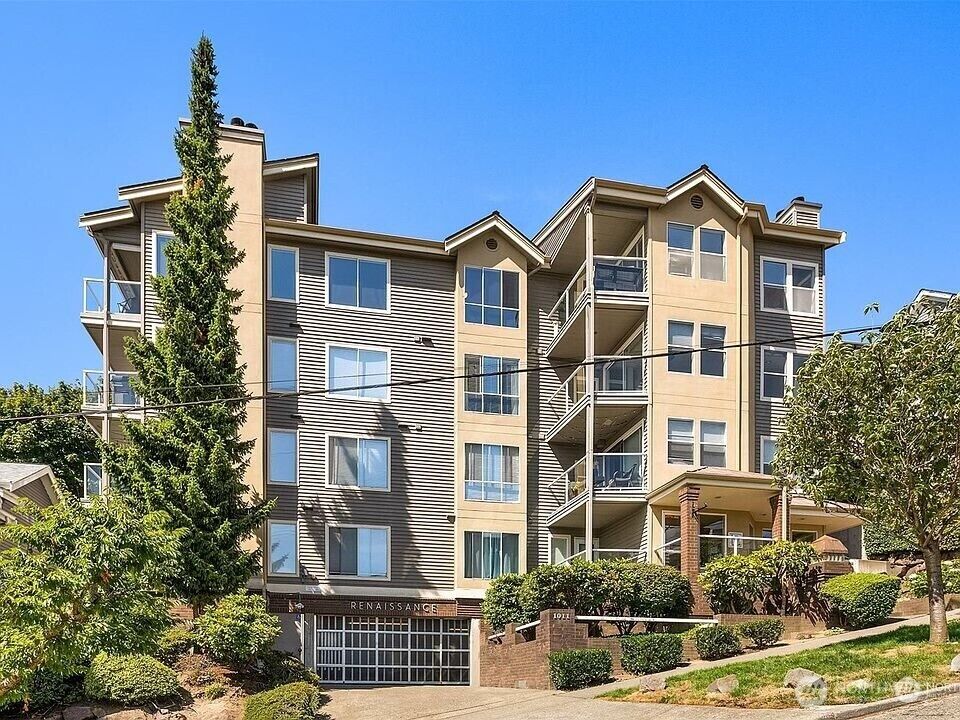 Property Photo: 1011 5th Avenue N 405 WA 98109