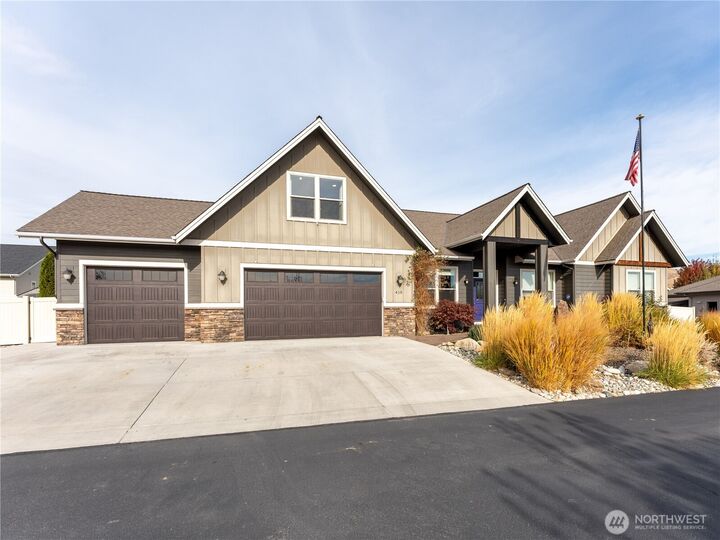 Property Photo:  410  Erika Lane  WA 98801 