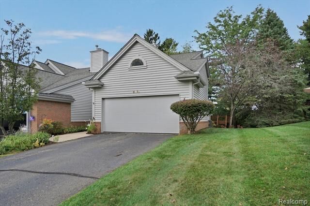 Property Photo:  6516 Scenic Pines Court  MI 48346 