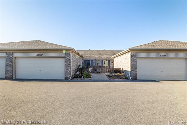 Property Photo:  50283 Highpoint Court  MI 48044 