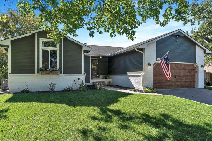 Property Photo: 1813 N Shefford Cir KS 67212